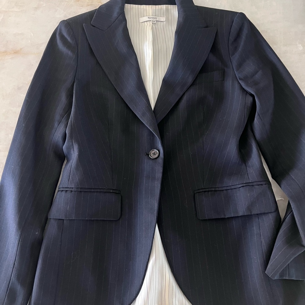 Daslu São Paulo Navy Blue suit with Notched Lapels and Structured Shoulders